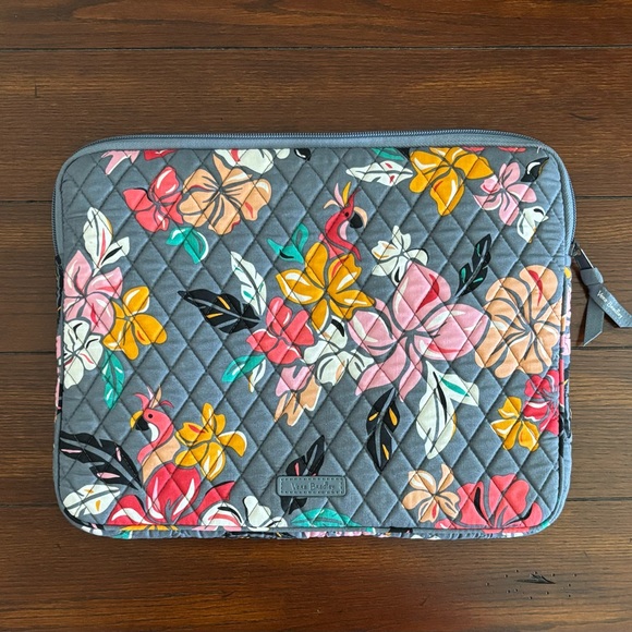 Vera Bradley Handbags - VERA BRADLEY 🩷🩶💚 Coastal Paradise Laptop Sleeve/case